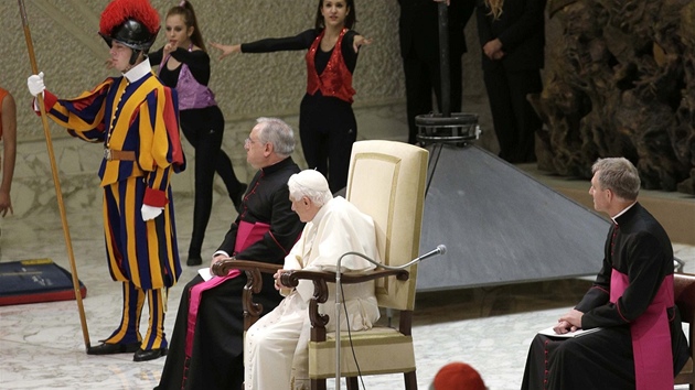 Pape Benedikt XVI. sledoval cirkusck kejkle (1. prosince 2012)