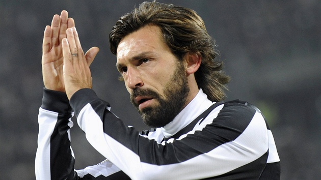 POTLESK, PROSM. Andrea Pirlo, zkuen zlonk Juventusu, dkuje spoluhri za pihrvku. 