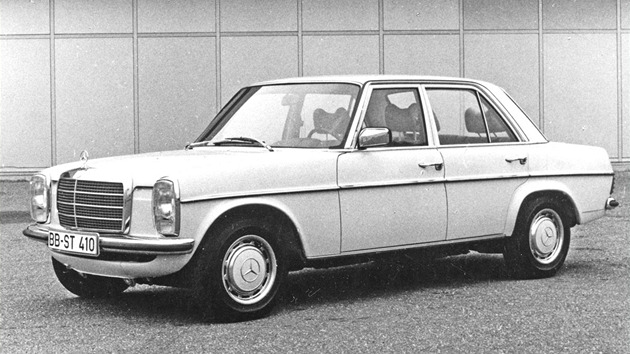 Na pohled obyejn mercedes ady W114/115 na fotografii je ve skutenosti zkrcen prototyp z roku 1974. Vznikl jen pro pedstavu, jak by psobil mercedes stedn tdy.