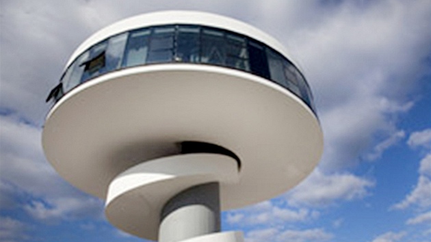 Kulturn centrum v severopanlskm Aviles od architekta Oscara Niemeyera.