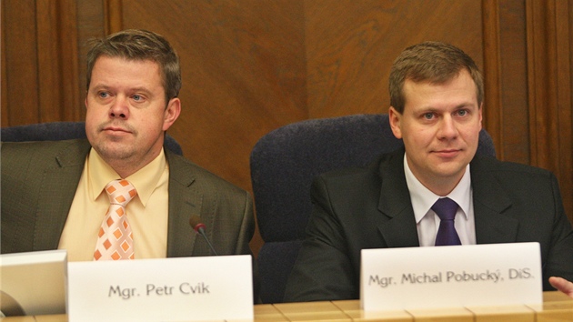 Dosavadní primátor Petr Cvik si prohazuje funkci s Michalem Pobuckým. (3.