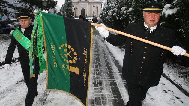 Horníci z bývalého Dolu Frantiek v Horní Suché se pyní novým praporem.