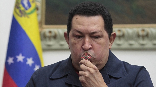 Lkai nali u venezuelskho prezidenta Huga Chveze rakovinn buky. Chvez tak mus na dal operaci