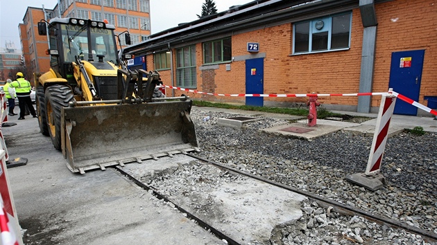 Tk technika rozebr koleje v arelu Svitu. Podnikatel se tak nemohou dostat do svch firem.