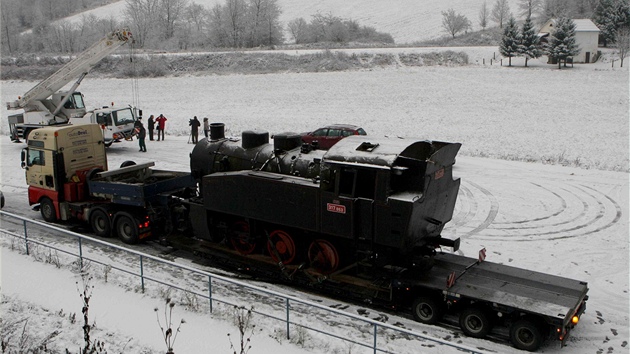Do elezninho skanzenu v Lupnm na umpersku peveli parn lokomotivu ady 317 .