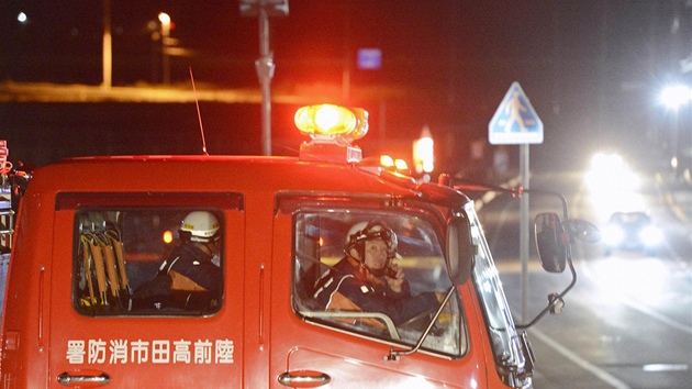 Pobe ohroen tsunami evakuovali hasii (7. prosince 2012).