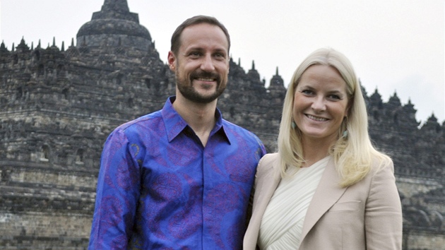 Norsk princ  Haakon a jeho manelka Mette-Marit (Indonsie, 28. listopadu 2012)
