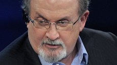 Salman Rushdie. Trest smrti se nad ním pořád vznáší. Salman Rushdie. Trest smrti se nad ním pořád vznáší.