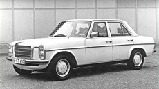 Na pohled obyejný mercedes ady W114/115 na fotografii je ve skutenosti...