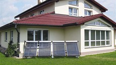 Systém pro ohřev teplé vody lze instalovat i dodatečně. Zdroj: www.mujdum.cz Systém pro ohřev teplé vody lze instalovat i dodatečně. Zdroj: www.mujdum.cz