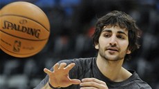 Ricky Rubio z Minnesoty Timberwolves po váném zranní kolena u trénuje.