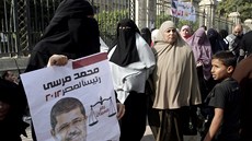Mezi demonstranty, kteí vyjadovali podporu egyptskému prezidentu Mursímu,...