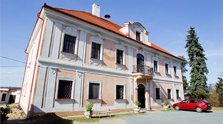 Horní zámek v Panenských Beanech, v nm za války bydlel nacista K. H. Frank.