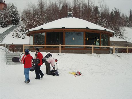 Nové zázemí s oberstvením na acberku na vrchu Rudný u Jihlavy. 