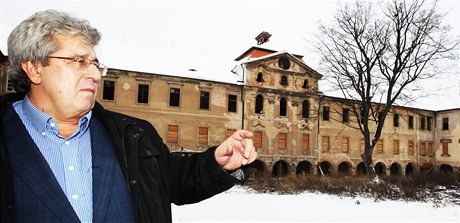 Hejtman Josef ihák se pijel podívat na aktuální stav zámku v Buthrad.