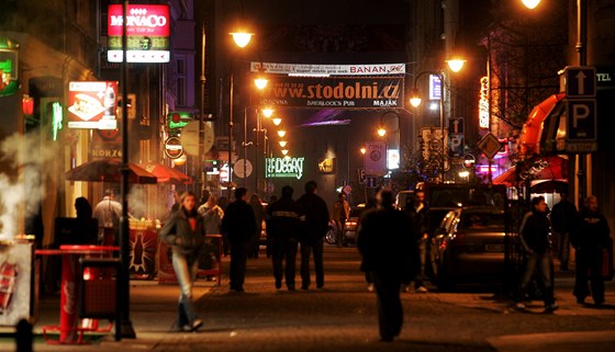 Noní Stodolní ulice v centru Ostravy se stala místem brutálních loupeí. Oba pachatelé byli nakonec dopadeni. Ilustraní snímek