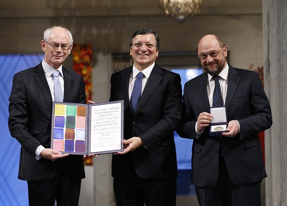 Lídi EU: zleva evropský prezident Van Rompuy, éf Evropské komise Barroso a lídr Evropského parlamentu Schulz