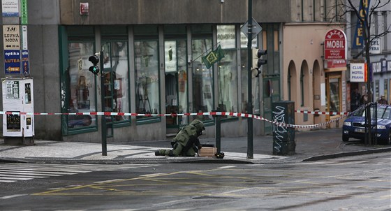 Podezelý balíek leel na rohu ulic Jená a Lípová v centru Prahy. 