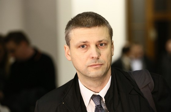 Poslanec Roman Pekárek stanul ped Vrchním soudem v Praze (18. prosince 2012).