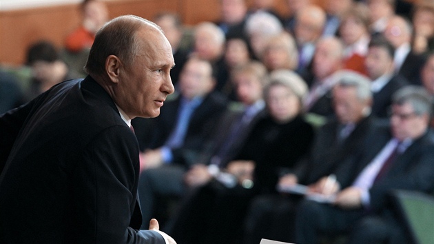 Ruský prezident Vladimir Putin pi setkání se svými "dvrníky" v Moskv (10.