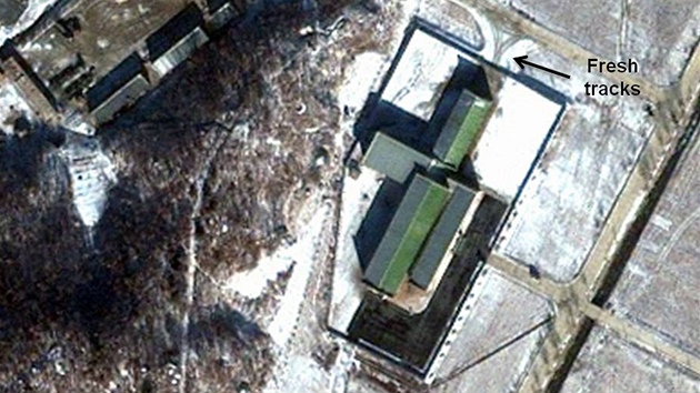 Satelitn snmky severokorejsk raketov zkladny  zkladny u msta Sinuidu (4. prosince 2012)