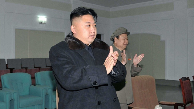 Kim ong-un se raduje z spnho startu rakety Unha-3 (12. prosince 2012)