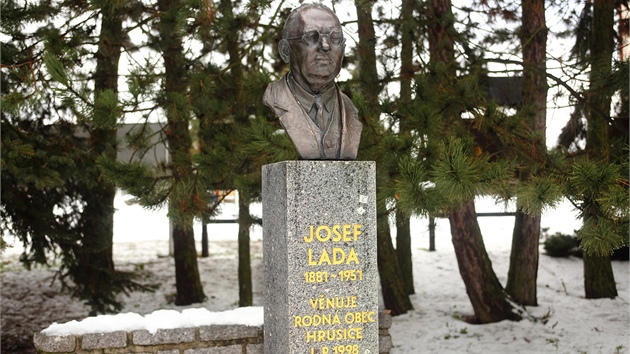 Busta Josefa Lady stoj ve vsi od roku 1998.