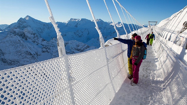 Titlis Cliff Walk poskytuje - v ppad dobrho poas - chvatn vhledy na alpsk tty.