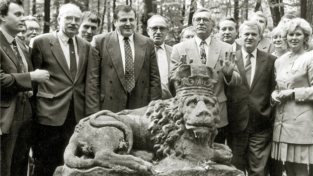 Vladimr Dlouh, Karel Dyba, Vladimr Meiar, Jan Strsk a Vclav Klaus jednali na podzim roku 1992 o rozdlen federace na zmku v Kolodjch.