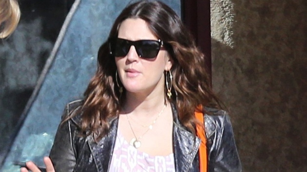 Drew Barrymore si z poporodnch kil navc nic nedl.