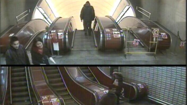Policist ptraj po nsilnkovi, kter pobl stanice metra brutln znsilnil mladou dvku chodc o holi.