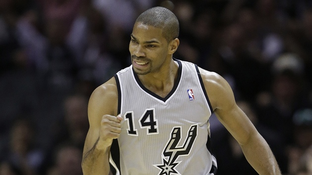 Gary Neal ze San Antonia slav spnou stelu.