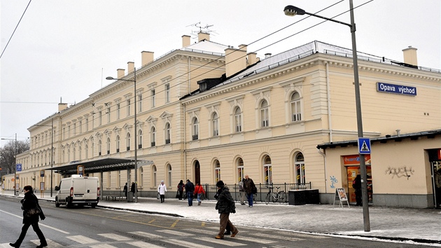 Nejkrsnjm tuzemskm ndram se pro rok 2012 stala ndran budova ve stanici Opava vchod. Budova vchodnho ndra byla postavena v roce 1851 podle nvrhu architekta Ernesta Ehrenhause v pozdn klasicistnm slohu.