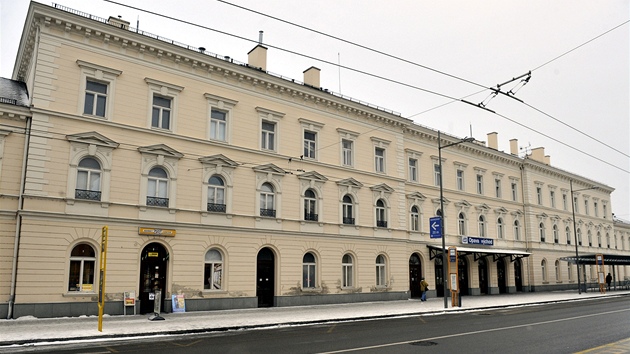 Nejkrsnjm tuzemskm ndram se pro rok 2012 stala ndran budova ve stanici Opava vchod. Budova vchodnho ndra byla postavena v roce 1851 podle nvrhu architekta Ernesta Ehrenhause v pozdn klasicistnm slohu.