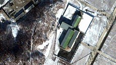 Satelitní snímky severokorejské raketové základny  základny u msta Sinuidu