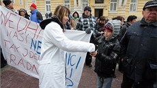 Demonstrace za zachování akutních lek v nemocnici v Mariánských Lázních (11.
