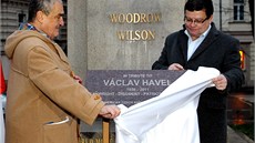 Odhalení desky na poest Václava Havla, památník Woodrow Wilsona v Praze 1.