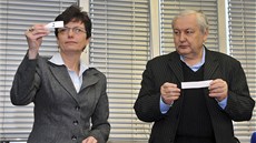 Ředitel odboru veřejné správy Václav Henych a předsedkyně Českého statistického Ředitel odboru veřejné správy Václav Henych a předsedkyně Českého statistického