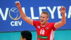 Michal Kriko z eských Budjovic jásá po úspném míi svého týmu. 