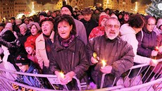 Zpívání koled na plzeňském náměstí Republiky. Zpívání koled na plzeňském náměstí Republiky.