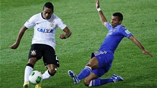 SKLUZ. Fotbalista brazilského Corinthians Jorge Henrique si ve finále MS klub...