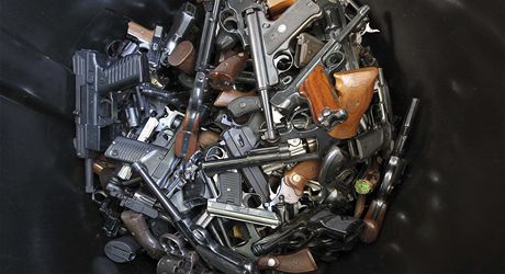 Policie zabavila newyorským studentm na 1 200 zbraní vetn pistolí. Ilustraní snímek