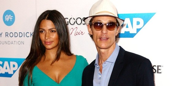 Matthew McConaughey a jeho thotná manelka Camila (21. záí 2012) 