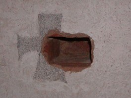 Ostatky byly ukryt v olti kaple sv. Kateiny ve frantiknskm kltee.