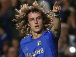 Z PÍMÉHO KOPU. Druhý gól pidal ve 29. minut vlasatý stoper David Luiz. Jeho