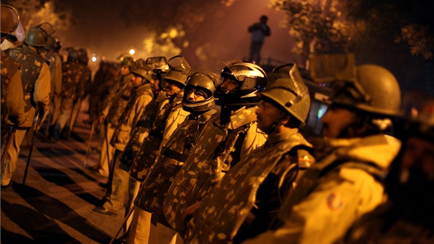Policie v oekvn masovch protest uzavela st Dill a nkolik stanic metra, demonstrace vak probhly v klidu (29. prosince 2012).