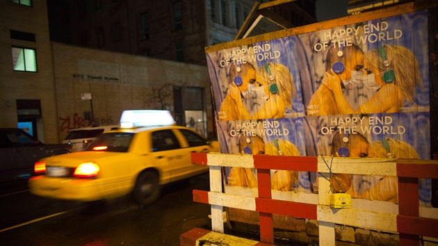 V centru New Yorku se objevily billboardy s pnm astnho konce svta. (21. prosince 2012)