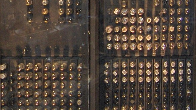 Zplava elektronek byla hlavnm konstruknm rysem potae ENIAC.