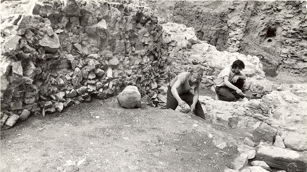 Historick snmek archeologickho przkumu v mst stavby olomouckho obchodnho domu Prior.