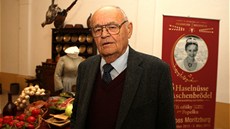 Režisér Václav Vorlíček na saském zámku Moritzburg, kde před 40 lety natáčel... Režisér Václav Vorlíček na saském zámku Moritzburg, kde před 40 lety natáčel...